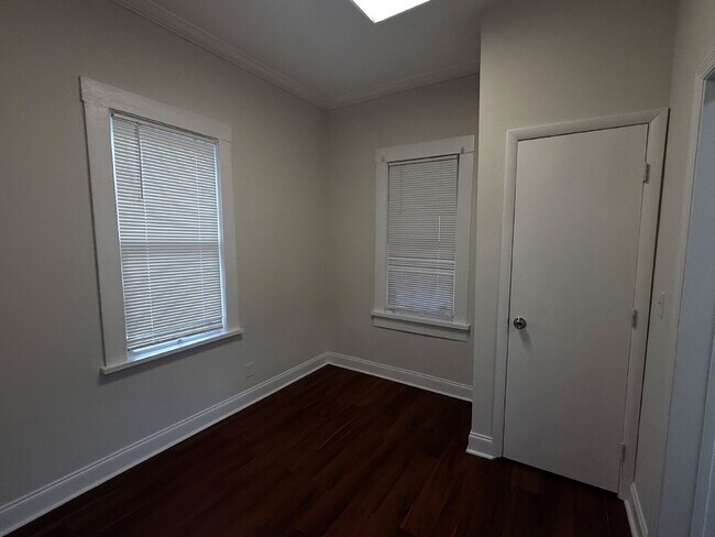 Building Photo - 3 Bedroom and 1 Bath