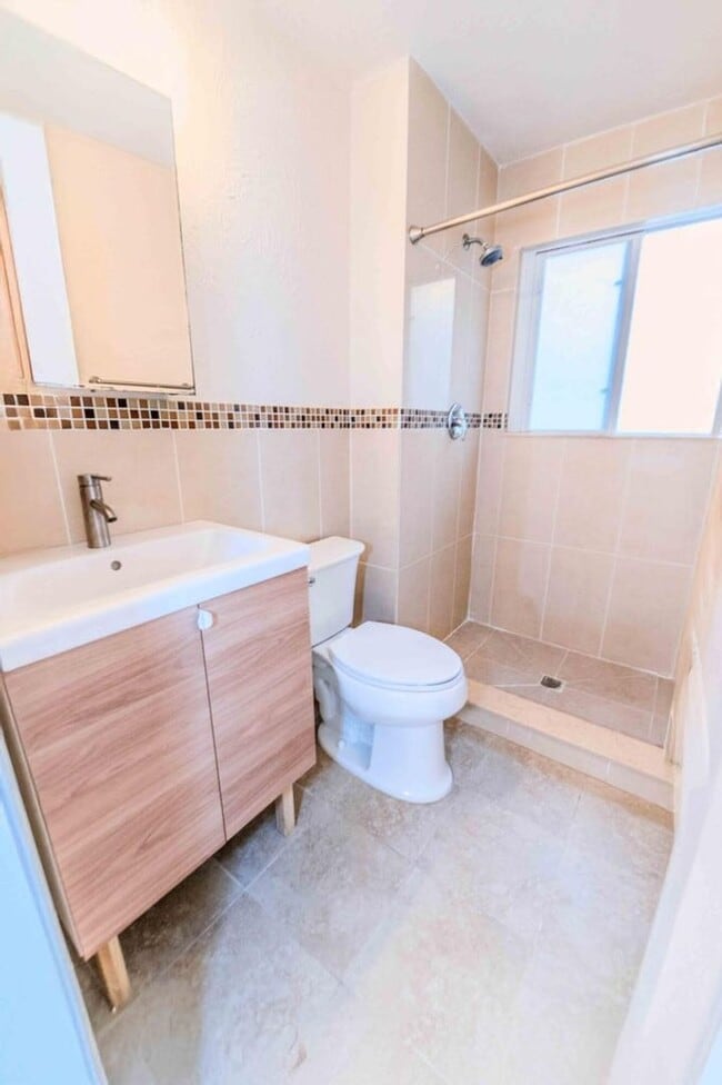 Building Photo - 8111 Cedar Hollow Ln