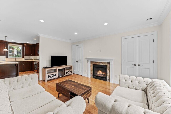 Building Photo - 326 Park Ave