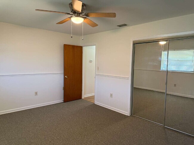 Building Photo - "Charming 2-Bedroom Retreat with optional studio on Coral Avenue – Cozy Comfort Awaits in Kissimm...