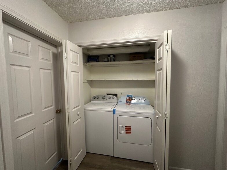 Building Photo - 100 Teal Ln