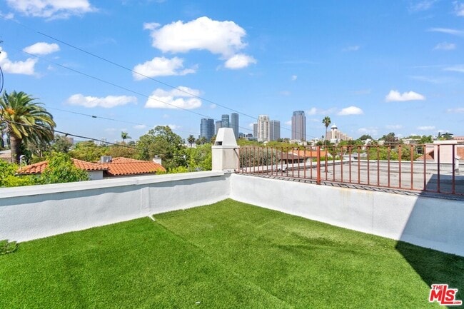 Building Photo - 10389 Almayo Ave