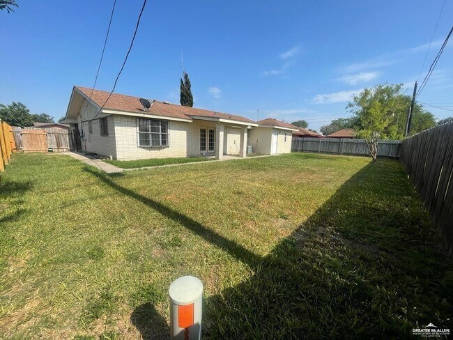 Building Photo - 14-25 1/2 N 25 1/2 St