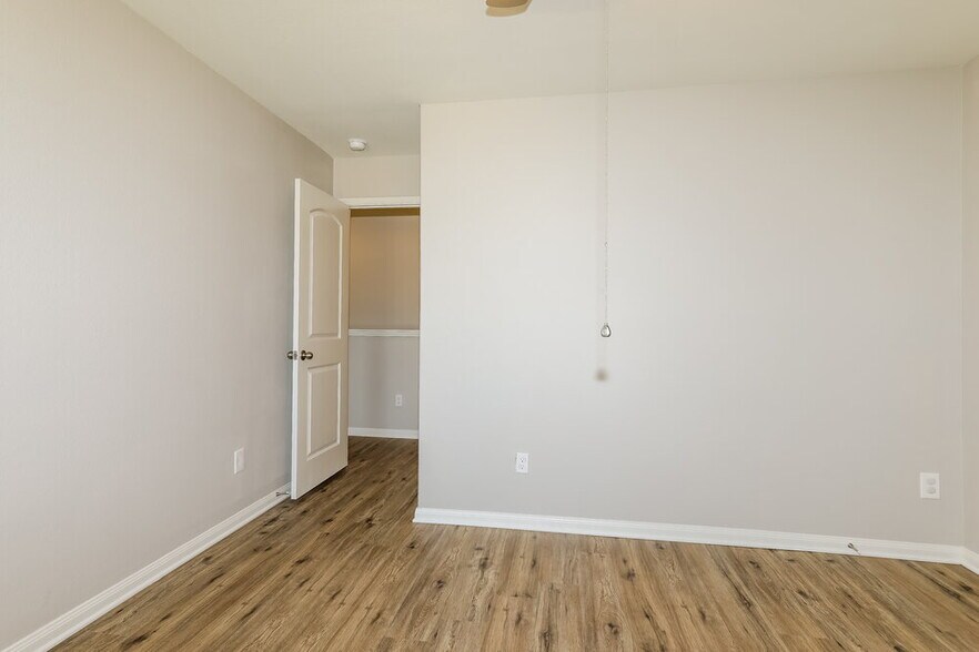 Building Photo - 28009 Irving Dr