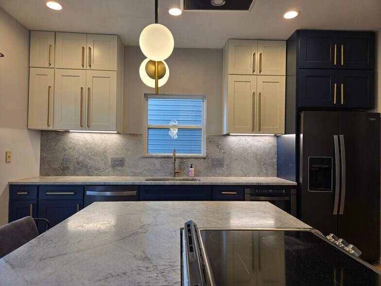 Building Photo - 929 Weninger Cir