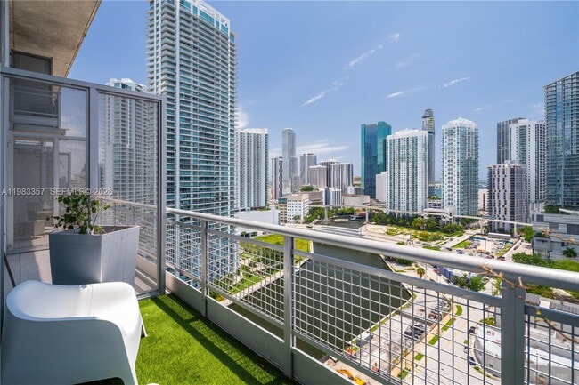 Building Photo - 690 SW 1st Ct