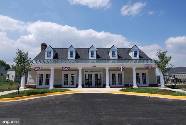 Building Photo - 15998 Greymill Manor Dr