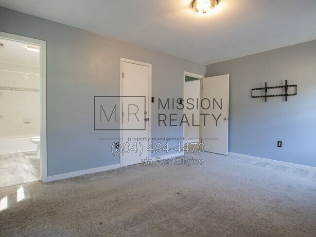 Building Photo - 7750 Robinwood Dr