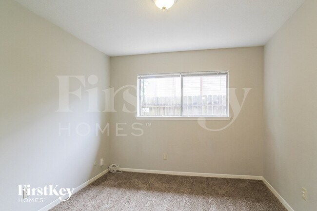 Building Photo - 3618 Village Grove Dr