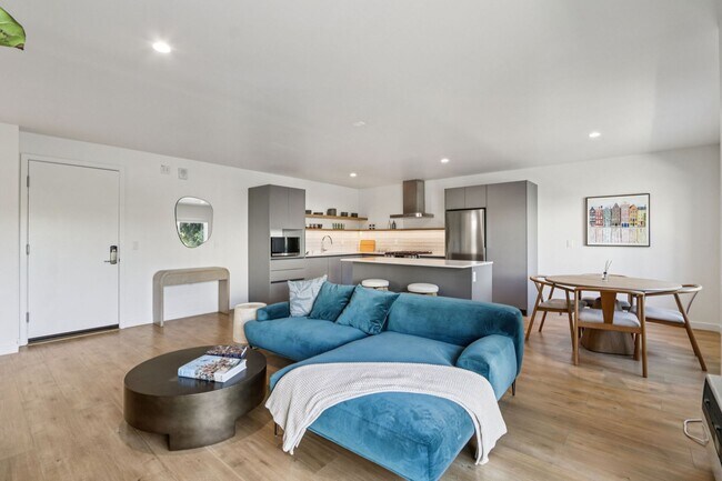 Building Photo - 1422 Tamarind Ave