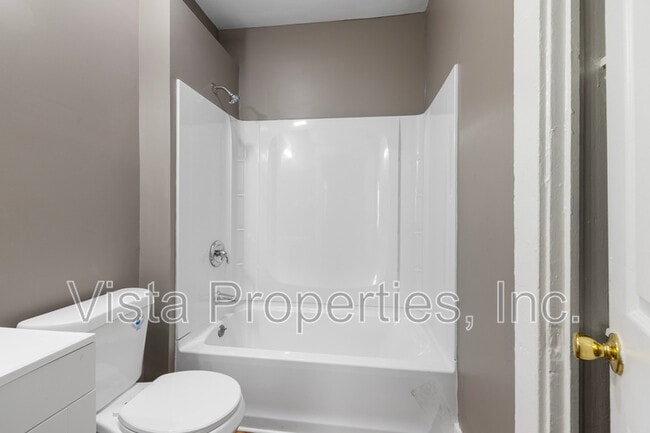 Building Photo - 835 S 38th St