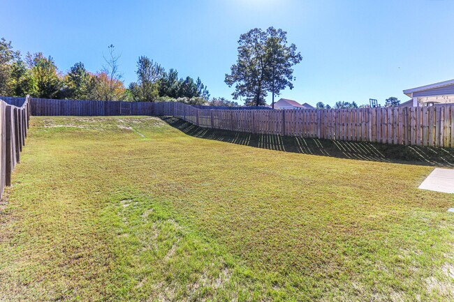 Building Photo - 550 Jensen Ln