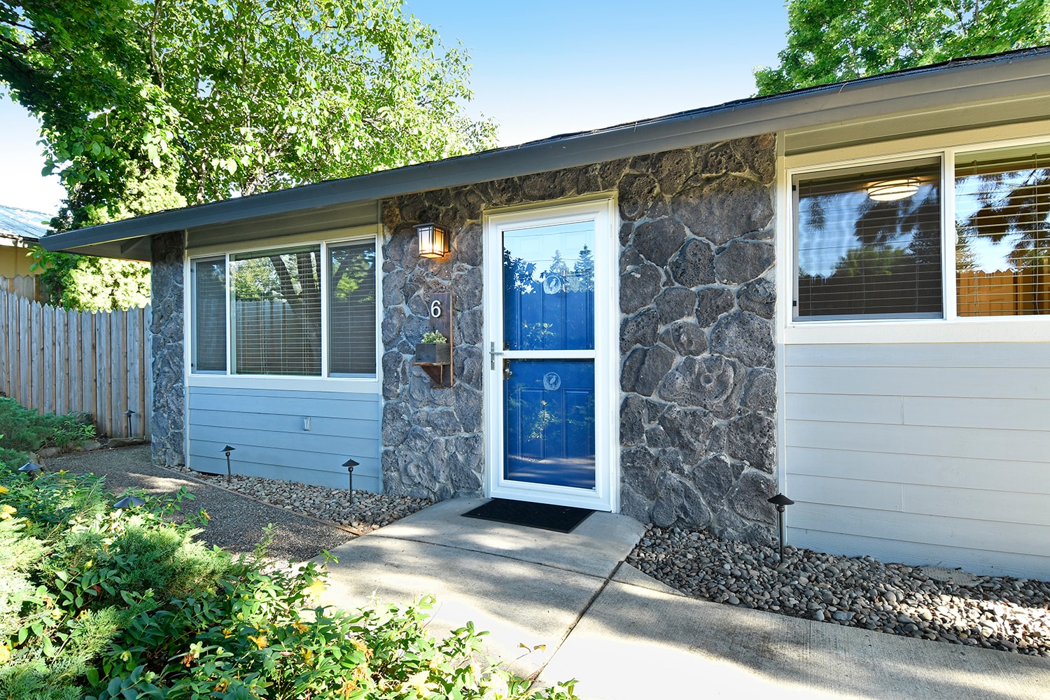 Building Photo - 6 SE 136th Ave