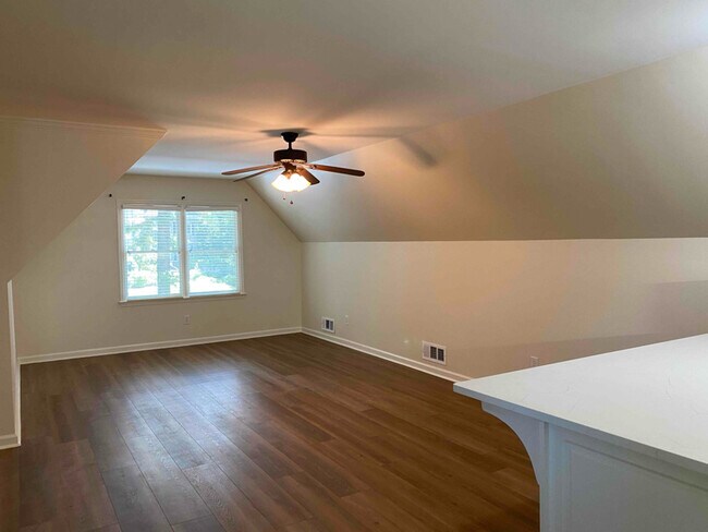 Building Photo - 615 Watersedge