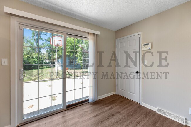 Building Photo - 6505 N Randall Dr