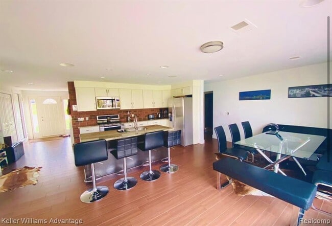 Building Photo - 4066 Fieldview Ave