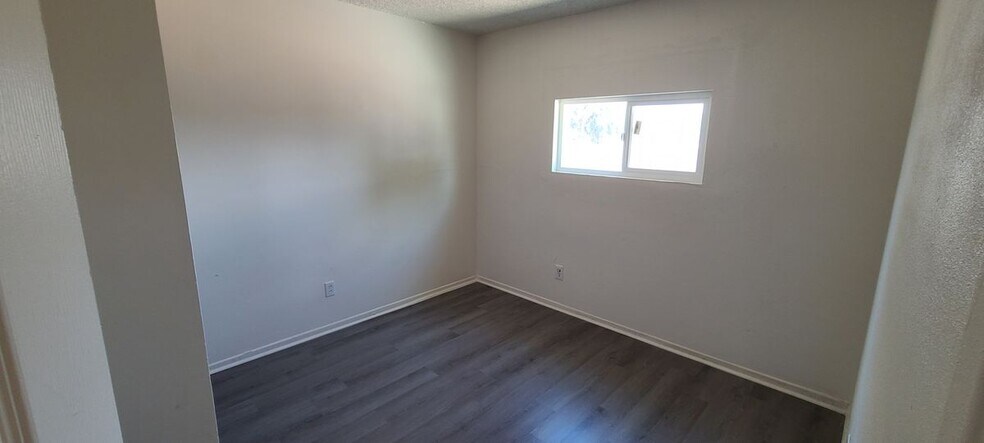 Building Photo - 421 Royal Cir