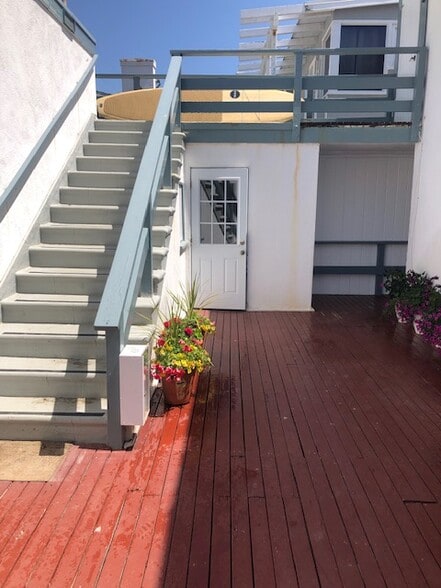 common area deck with stairs to unit for rent - 25410 Malibu Rd