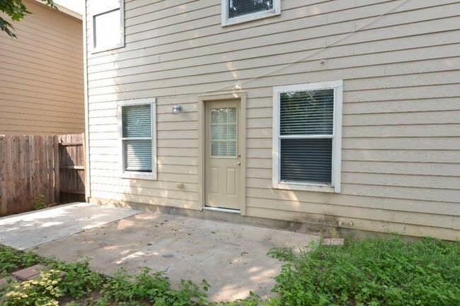 Building Photo - 7421 Elk Pass Dr