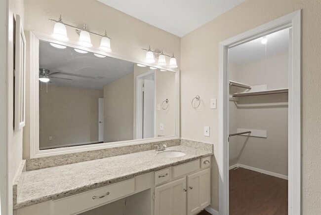 Building Photo - 6934 Renfro Dr