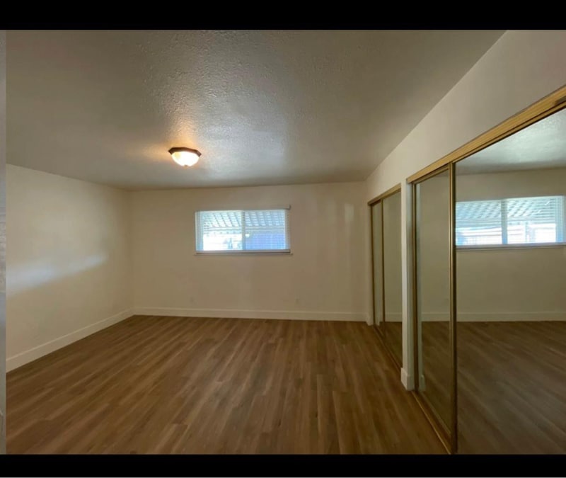 Building Photo - 7401 Blackthorne Way