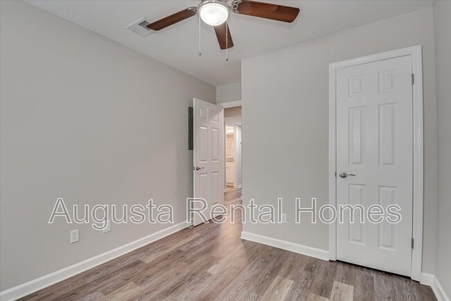 Building Photo - 1406 Johns Rd