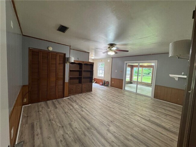 Building Photo - 1054 Gallen Ct