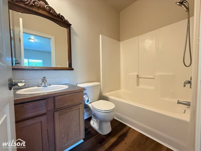 Building Photo - Spacious 3BR/2BA Duplex – Comfort Meets Co...