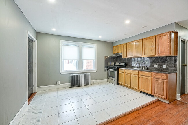 Building Photo - 510 S 48th St