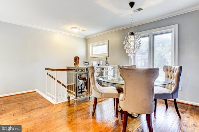 Building Photo - Elegant Arlington Residence with Comfortable Living and Ideal Location