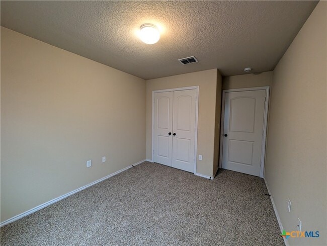 Building Photo - 669 Creekside Cir