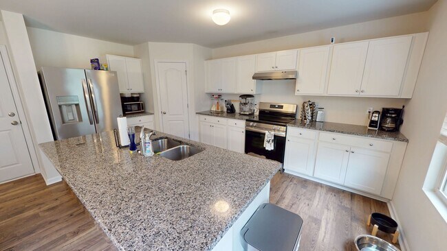 Building Photo - Pet Friendly 2023 Build in Convenient Location!