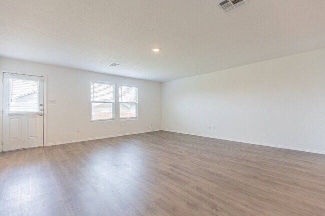 Building Photo - 5319 Hornbeck Hts