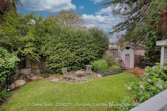 Building Photo - 2141 Ward St