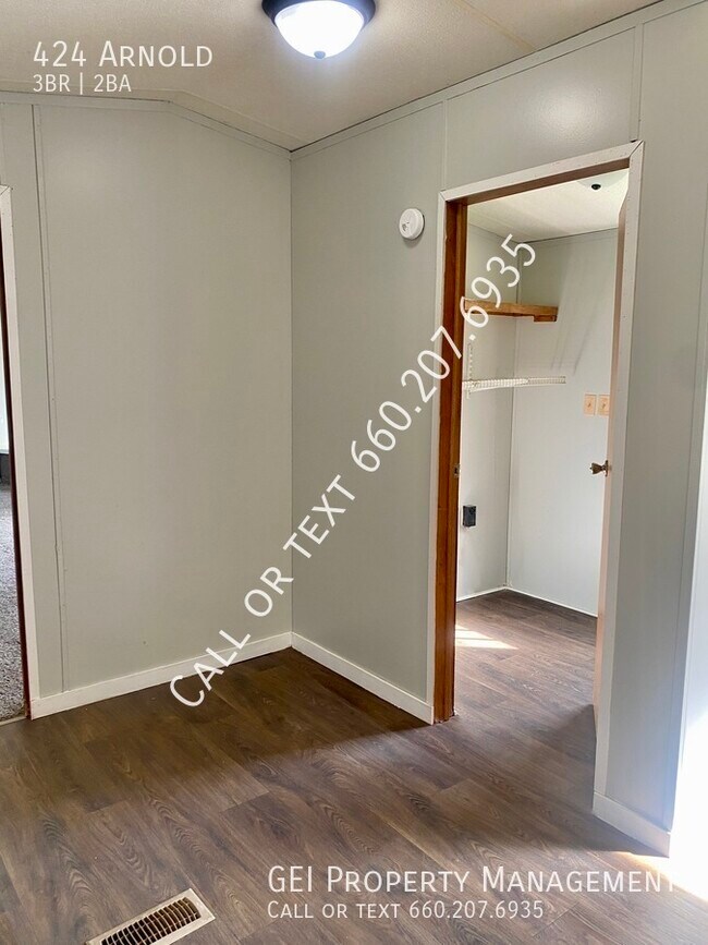Building Photo - 424 Arnold-