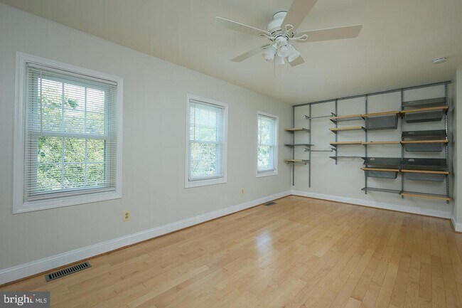 Building Photo - 124 Barnsfield Ct