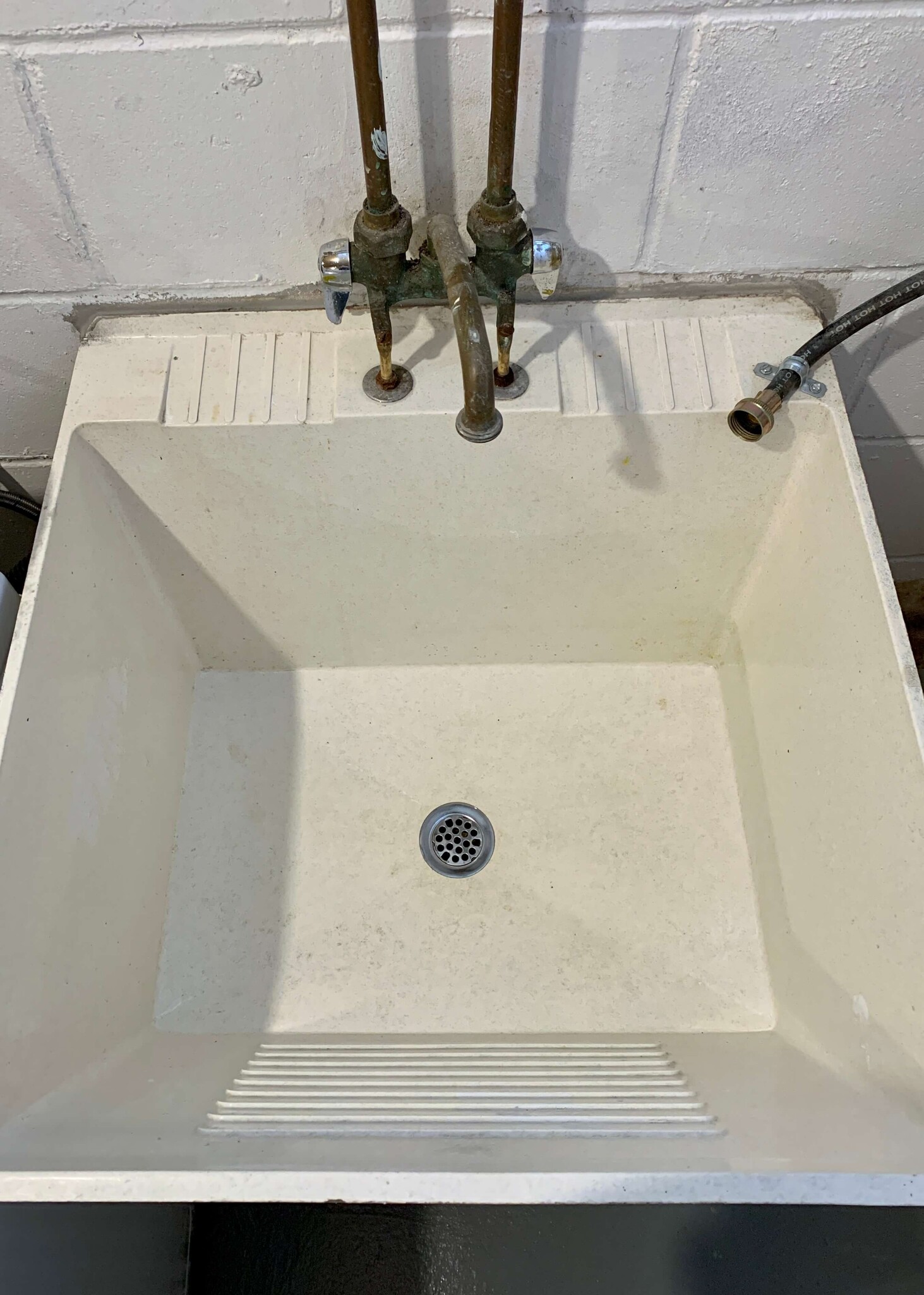 Laundry sink - 334 4th St N