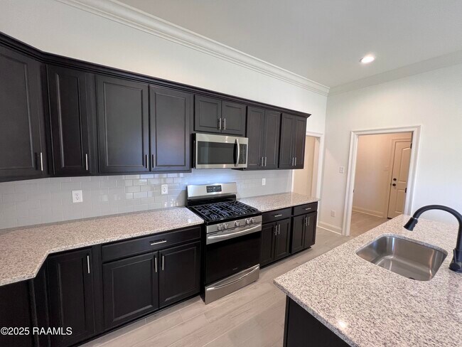 Building Photo - 107 Tenor St