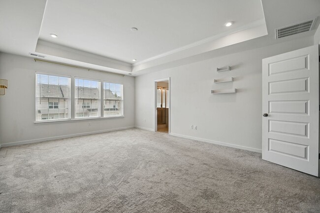 Building Photo - Stunning Modern and Spacious Townhouse!