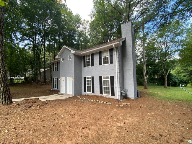 Building Photo - Oakwood Drive (Duplex - 2 Units)