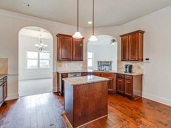 Building Photo - 12 Hillfoots Ct