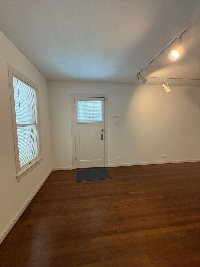 Building Photo - 2011 33rd St