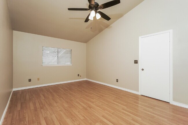 Building Photo - "Charming 3-Bedroom San Antonio Home with Cozy Fireplaces & Ample Storage!"