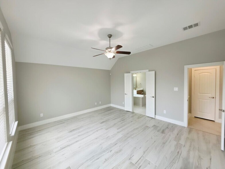 Building Photo - 4822 La Santa Rd