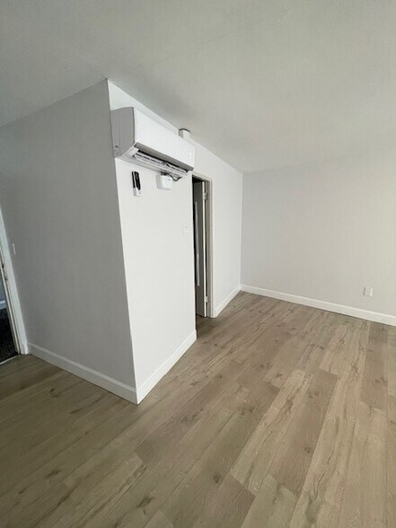 Building Photo - 1508 Dolphin St