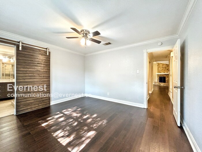 Building Photo - 2701 Deeringhill Dr