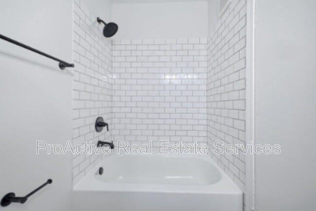 Building Photo - 2065 E Ocean View Ave