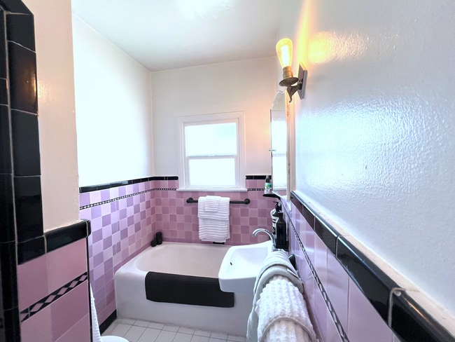 Building Photo - Curson Ave Apartments By The Grove