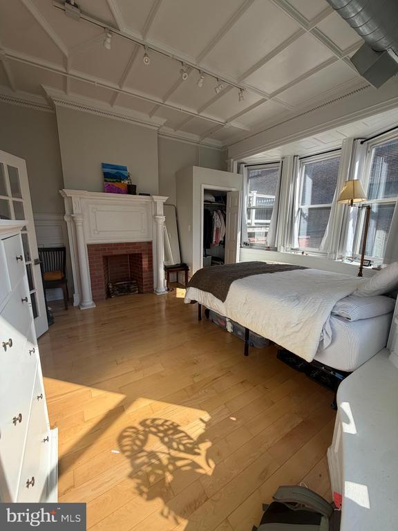 Building Photo - 2034 Chestnut St