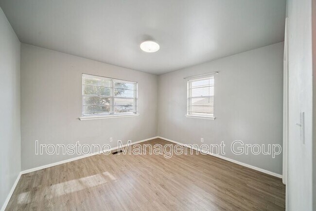 Building Photo - 5824 E 35th St